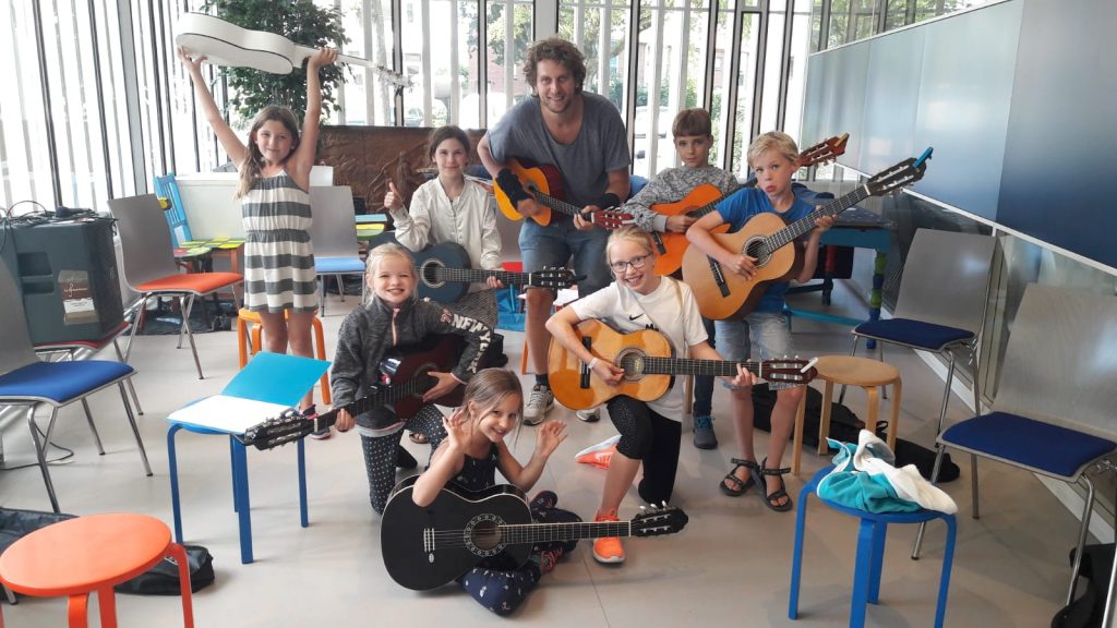 Groepsles in de Bethlehemkerk in Hilversum